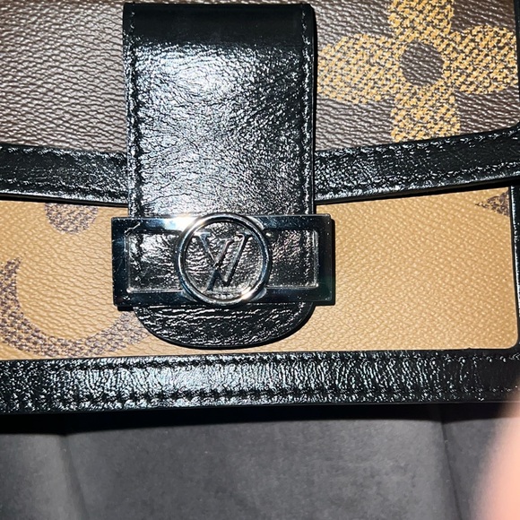 LOUIS VUITTON Reverse Giant Monogram Dauphine Bumbag Clutch - Picture 2 of 7